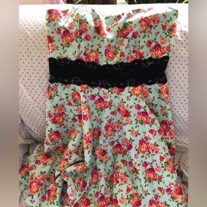 Cute fun strapless dress Beautiful colorful floral dress. Size XL